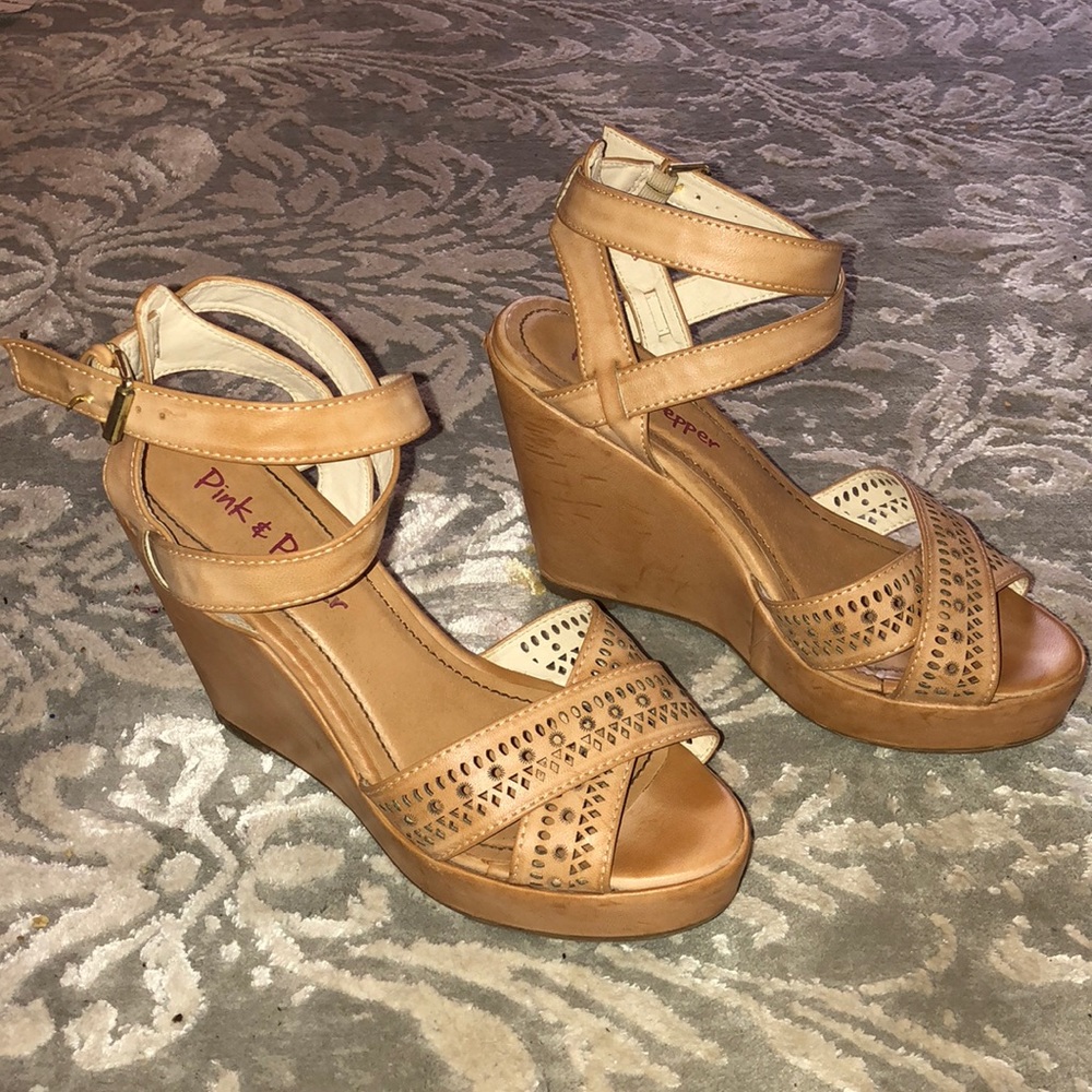 Nude wedges 8.5–SUPER comfy!